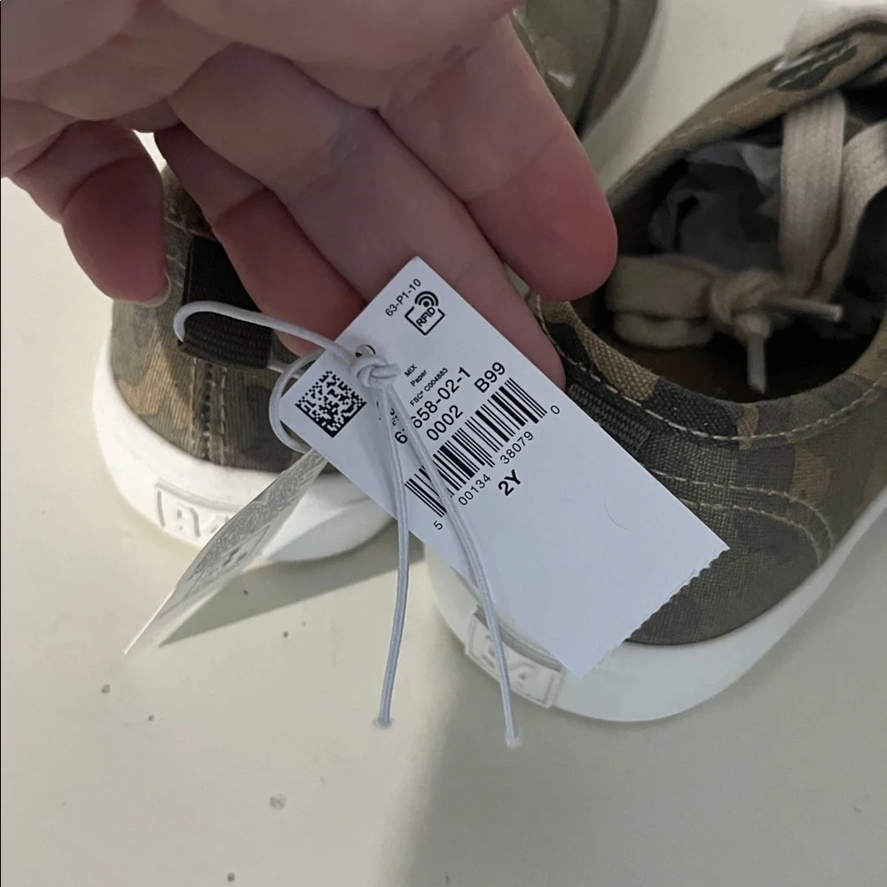 New Old Navy Canvas Shoes Boys Girls Size 2 Camo Camouflage NWT